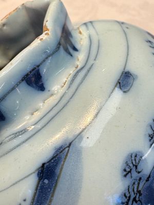 A blue and white Dutch Delft covered vase and two polychrome plates, 17/18th C. — foto 40