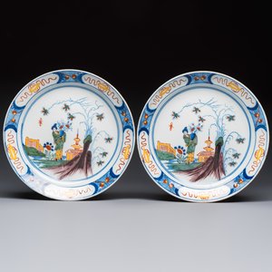 A blue and white Dutch Delft covered vase and two polychrome plates, 17/18th C. — foto 10