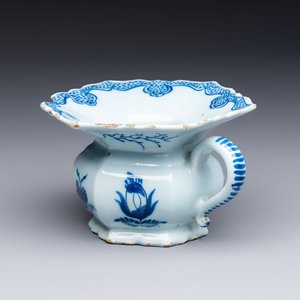 A blue and white Dutch Delft cuspidor or spittoon, 18th C. — photo 1