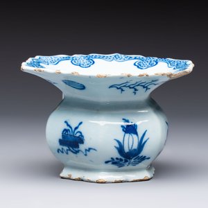 A blue and white Dutch Delft cuspidor or spittoon, 18th C. — photo 5