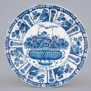 A blue and white Dutch Delft dish with a flower basket, early 18th C. — photo 1