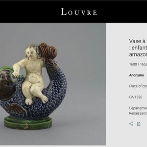 A blue and white Dutch Delft ewer in the shape of a putto on a dolphin on a wavy green ground, 18th C. — foto 8