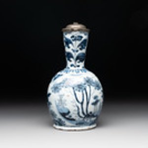 A blue and white Dutch Delft ewer with a mounted pewter lid, 17th C. — photo 2