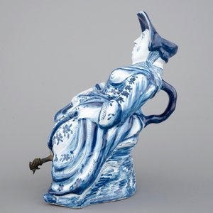 A blue and white Dutch Delft figural "Bobbejak" table fountain, 18th C. — photo 3