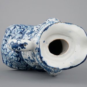 A blue and white Dutch Delft figural "Bobbejak" table fountain, 18th C. — 照片 7