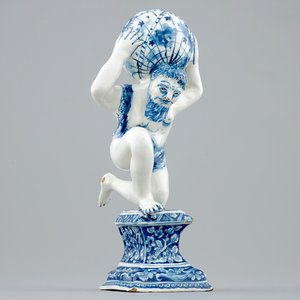 A blue and white Dutch Delft figure of Atlas, ca. 1710 — 照片 1
