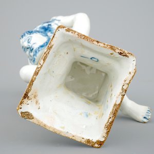 A blue and white Dutch Delft figure of Atlas, ca. 1710 — 照片 8