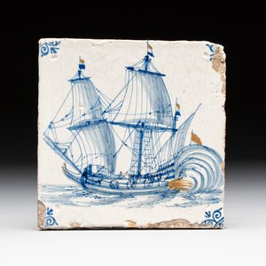 A blue and white Dutch Delft 'firing three-master' tile with coloured details, 17th C. — photo 1