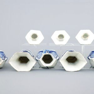 A blue and white Dutch Delft five-piece garniture with peacock's tails, 18th C. — 照片 5