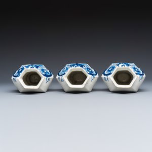 A blue and white Dutch Delft five-piece garniture — foto 12