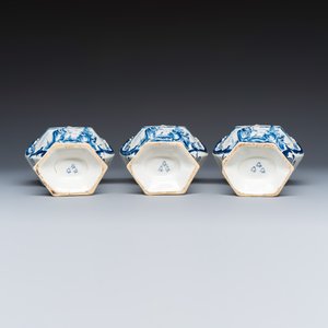 A blue and white Dutch Delft five-piece garniture — foto 13