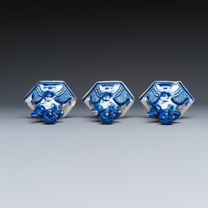 A blue and white Dutch Delft five-piece garniture — foto 14