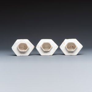 A blue and white Dutch Delft five-piece garniture — foto 15