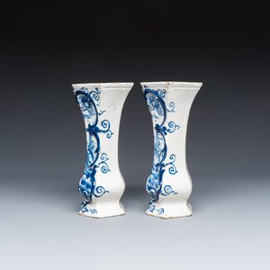 A blue and white Dutch Delft five-piece garniture — foto 3