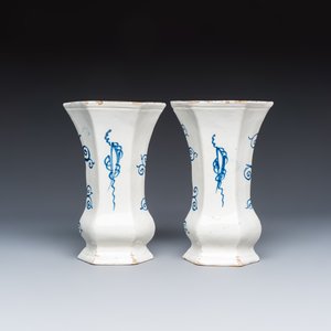 A blue and white Dutch Delft five-piece garniture — foto 4