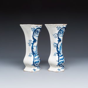 A blue and white Dutch Delft five-piece garniture — foto 5