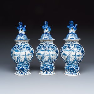 A blue and white Dutch Delft five-piece garniture — foto 8