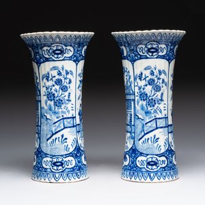 A blue and white Dutch Delft garniture of five vases and covers, 19th C. — photo 11