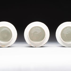 A blue and white Dutch Delft garniture of five vases and covers, 19th C. — photo 7