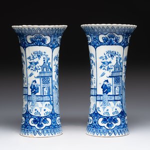 A blue and white Dutch Delft garniture of five vases and covers, 19th C. — photo 9