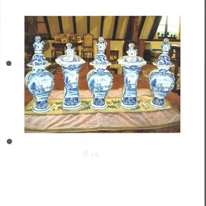 A blue and white Dutch Delft garniture of five vases and covers, 2nd half 18th C. — photo 18