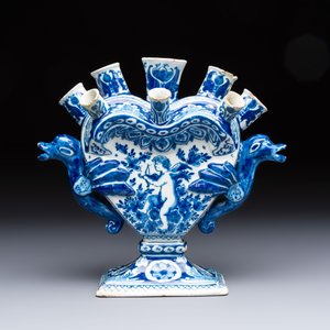 A blue and white Dutch Delft heart-shaped tulip vase, early 18th C. — photo 2