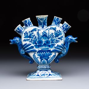 A blue and white Dutch Delft heart-shaped tulip vase, early 18th C. — photo 4