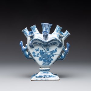A blue and white Dutch Delft heart-shaped tulip vase, late 17th C. — photo 3