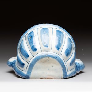 A blue and white Dutch Delft holy water font, late 17th C. — photo 4