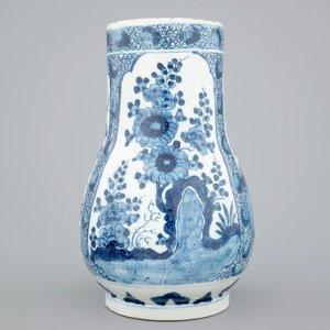 A blue and white Dutch Delft jug in Japanese style, ca. 1700 — photo 4