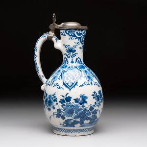 A blue and white Dutch Delft jug with pewter cover, 1st quarter 18th C. — 照片 3