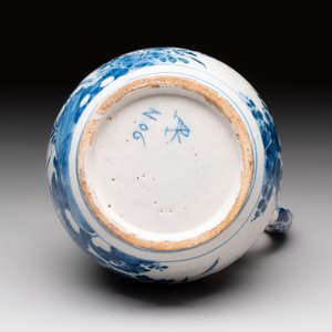 A blue and white Dutch Delft jug with pewter cover, 1st quarter 18th C. — 照片 6