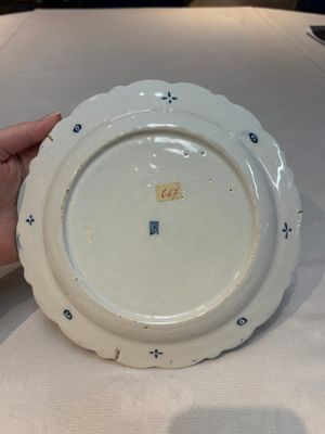 A blue and white Dutch Delft Kangxi-style strawberry strainer and stand, 18th C. — foto 4