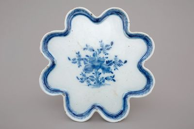 A blue and white Dutch Delft lotus-shaped presentoir, 18th C.