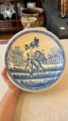 A blue and white Dutch Delft 'Marcus Valerius Corvus' dish, after an engraving by Hendrick Goltzius — photo 1