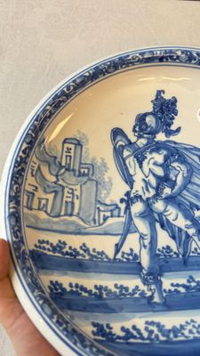 A blue and white Dutch Delft 'Marcus Valerius Corvus' dish, after an engraving by Hendrick Goltzius — photo 2
