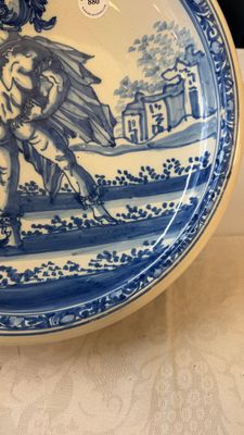 A blue and white Dutch Delft 'Marcus Valerius Corvus' dish, after an engraving by Hendrick Goltzius — photo 4