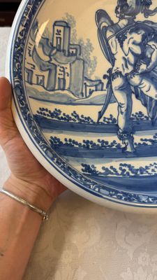 A blue and white Dutch Delft 'Marcus Valerius Corvus' dish, after an engraving by Hendrick Goltzius — photo 5