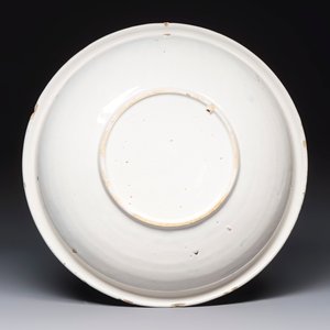 A blue and white Dutch Delft 'Marcus Valerius Corvus' dish, after an engraving by Hendrick Goltzius — photo 2