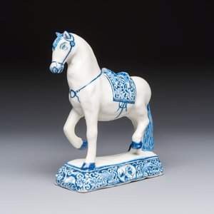 A blue and white Dutch Delft model of a standing horse — photo 1
