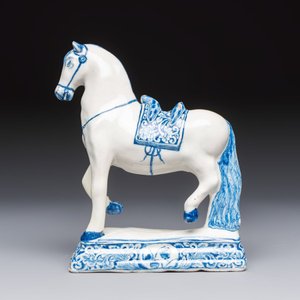 A blue and white Dutch Delft model of a standing horse — photo 2