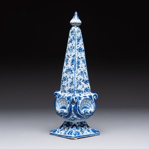 A blue and white Dutch Delft obelisk, late 17th C. — photo 3