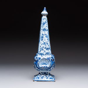 A blue and white Dutch Delft obelisk, late 17th C. — photo 7