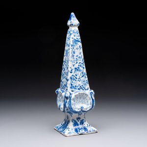 A blue and white Dutch Delft obelisk, late 17th C. — photo 1