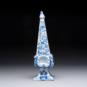 A blue and white Dutch Delft obelisk, late 17th C. — photo 2