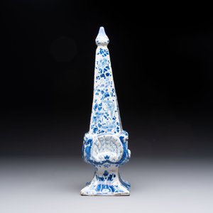 A blue and white Dutch Delft obelisk, late 17th C. — photo 3