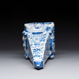A blue and white Dutch Delft obelisk, late 17th C. — photo 6