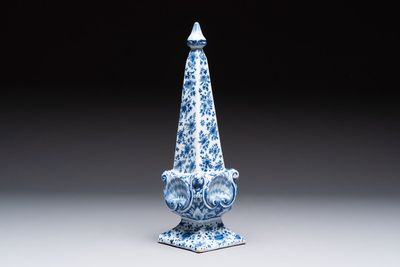 A blue and white Dutch Delft obelisk, late 17th C. — photo 2