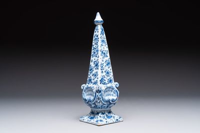 A blue and white Dutch Delft obelisk, late 17th C. — photo 4