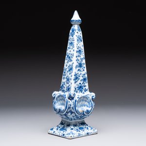 A blue and white Dutch Delft obelisk, late 17th C. — photo 2